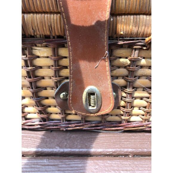 Vintage Women’s Brown Picnic Wicker Basket with Red and White Gingham Plaid Lini - Picture 9 of 15